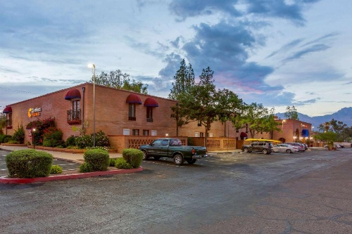 Comfort Suites At Sabino Canyon image 27